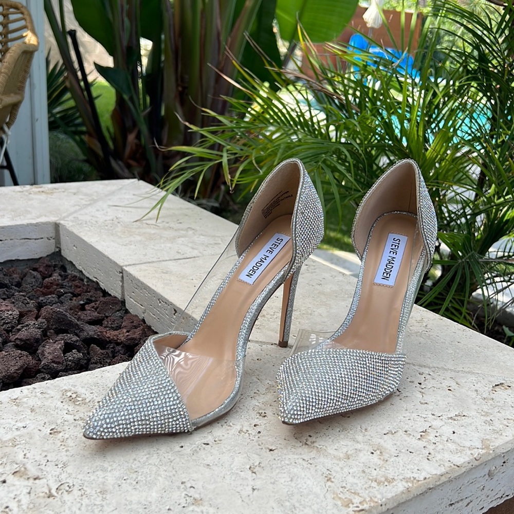 Elegant shiny heels